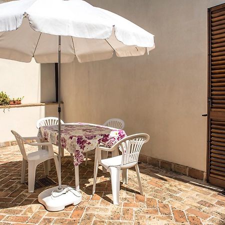 N011 - Numana, Nuovo Bilocale Con Giardino Apartment Sirolo Bagian luar foto