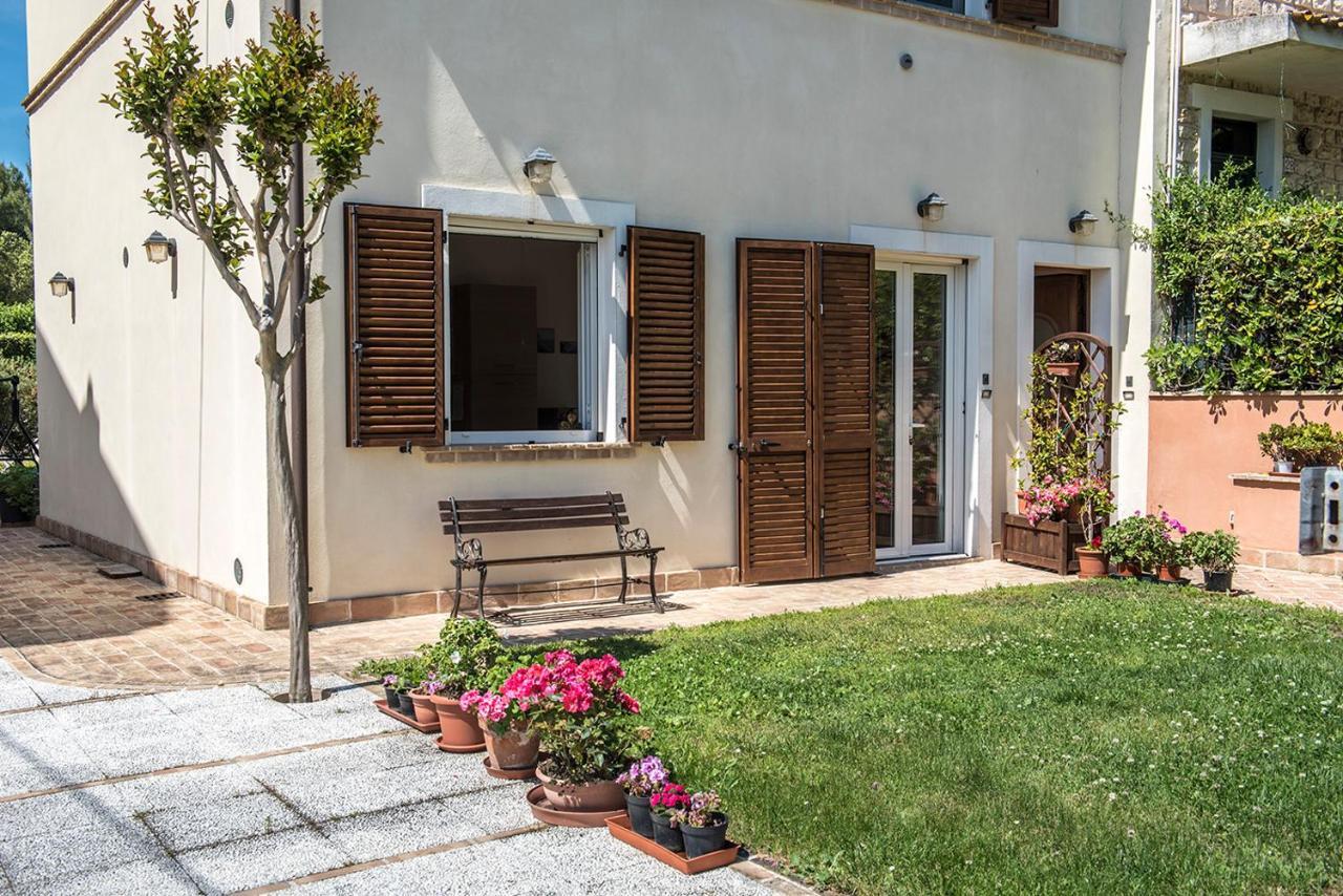 N011 - Numana, Nuovo Bilocale Con Giardino Apartment Sirolo Bagian luar foto