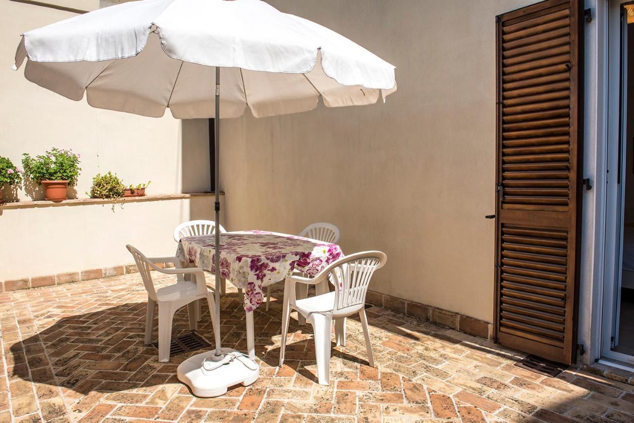 N011 - Numana, Nuovo Bilocale Con Giardino Apartment Sirolo Bagian luar foto